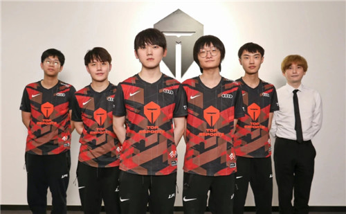 在足球比赛 在足球比赛